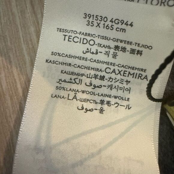 Brand new Gucci Gray Cashmere Scarf / shawl with box and tag Luxurious Accessory - Picture 9 of 9
